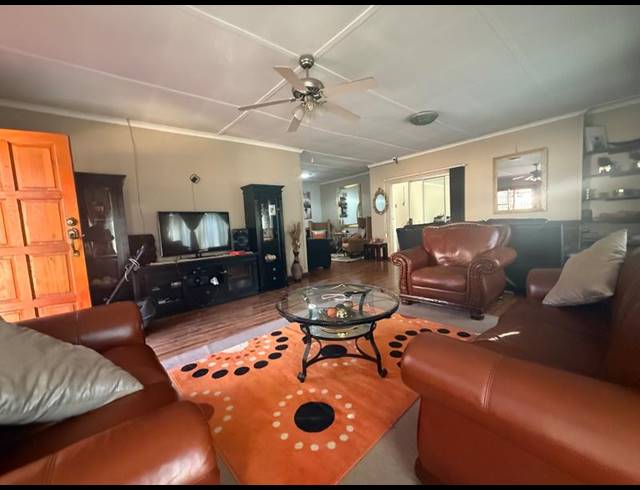 3 BEDROOM HOUSE FOR SALE IN VANDERBIJLPARK CW 1
